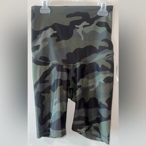 NWT Maternity full panel powersoft postpartum support biker short size small